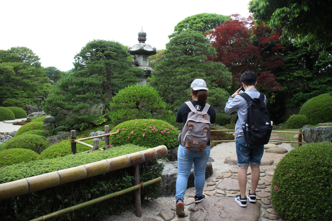 歩く速度と視点の高さ